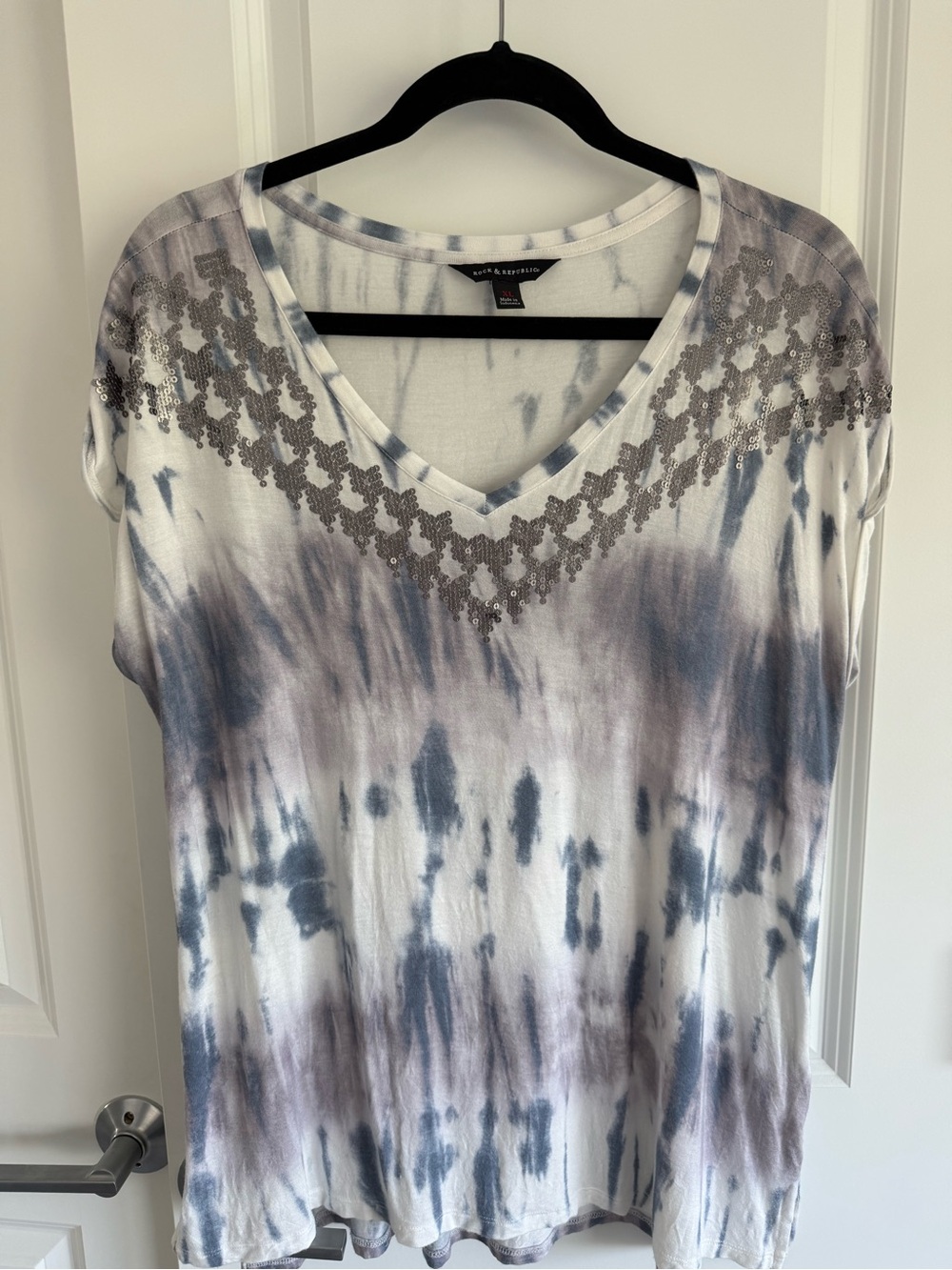 Rock & Republic White and Gray Tie-Dye V-Neck Top with Sequin Detail